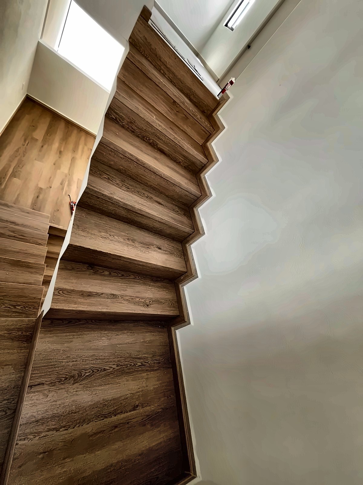 Escalera recubierta con laminado