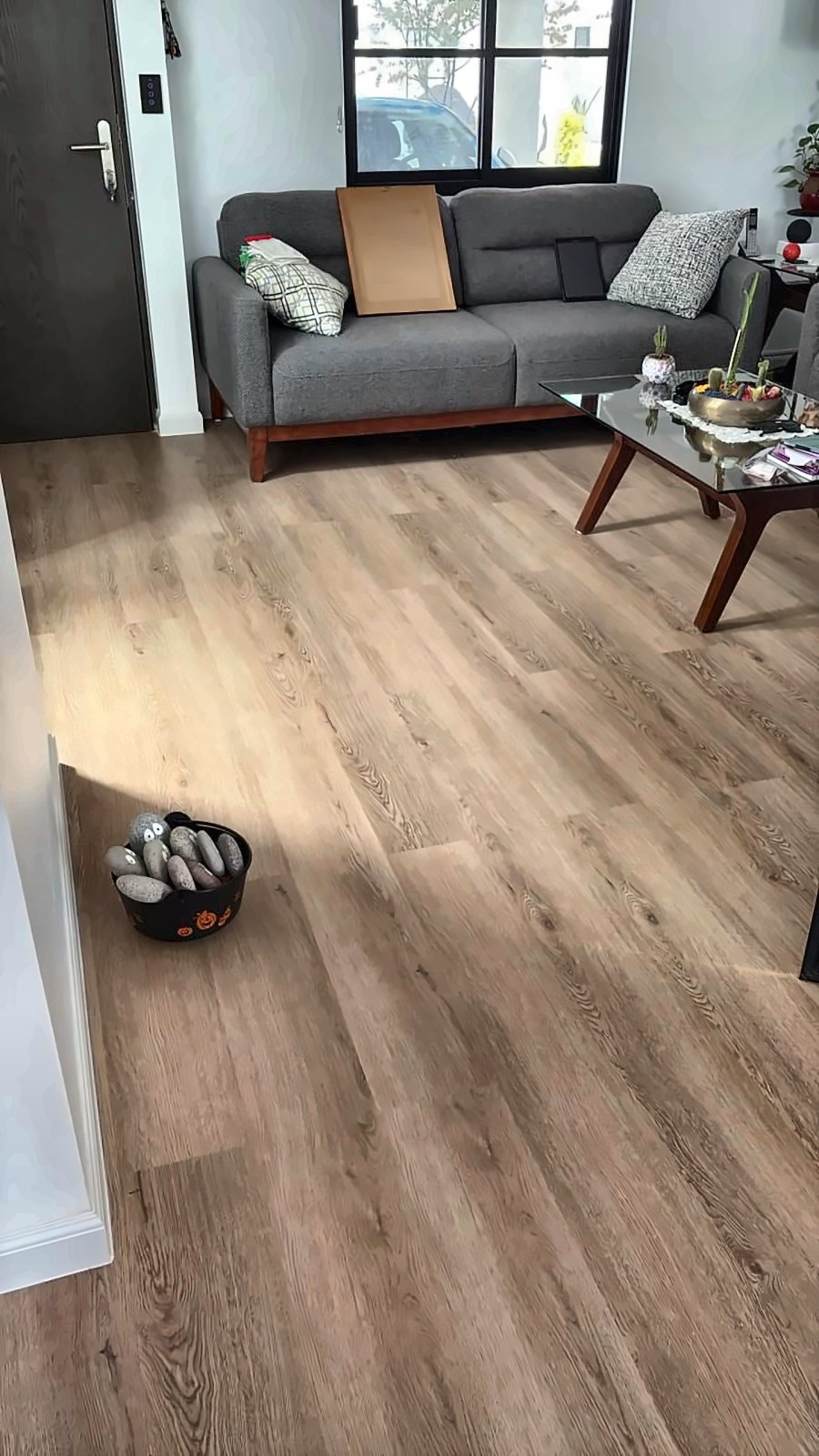 Piso laminado en sala